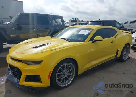 2017 Chevrolet Camaro 1Ss z USA, uszkodzony, nr VIN 1G1FF1R73H0160330